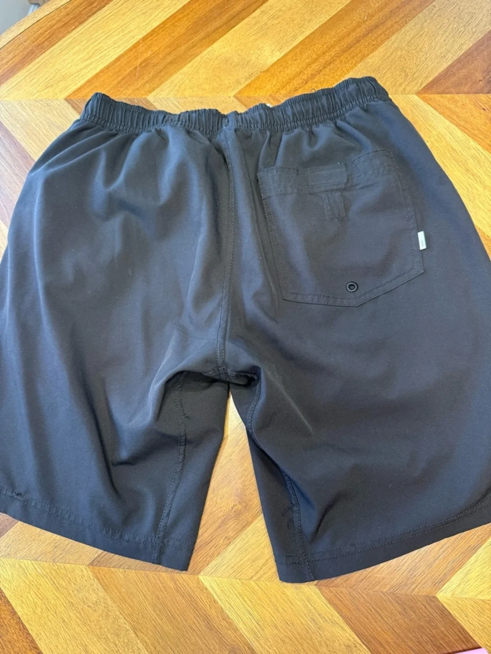 Vuori Kore Short Lined Black size small flaw - Picture 8 of 9